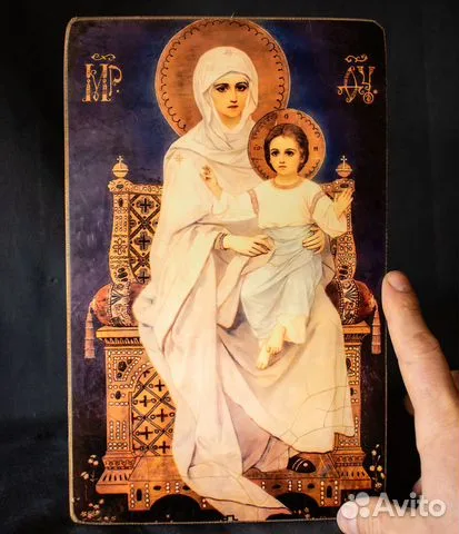 На память: Икона деревянная "Богоматерь на престоле"