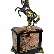 Каминные часы «Конь» из яшмы и долерита, 155×95×290 мм — оригинальный подарок — фотография 3