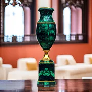 Подарочная ваза «Олива» из малахита и долерита — фотография 1